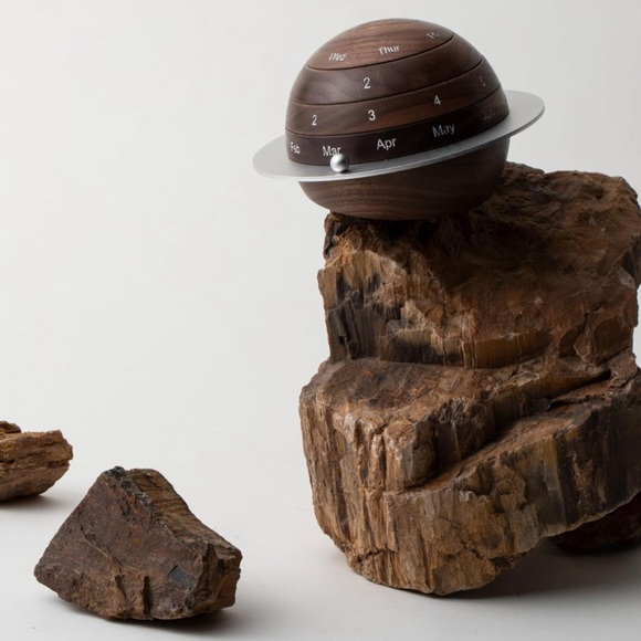 Wooden desktop calendar, Cubicle decor, Office desk decor - Picture 6 of 7